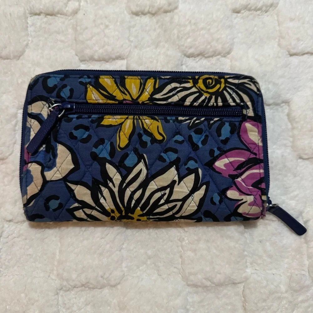 Vera Bradley African Violet Turn Lock Quilted Wallet Retired Pattern 7.5” x 4.5” - Picture 2 of 6